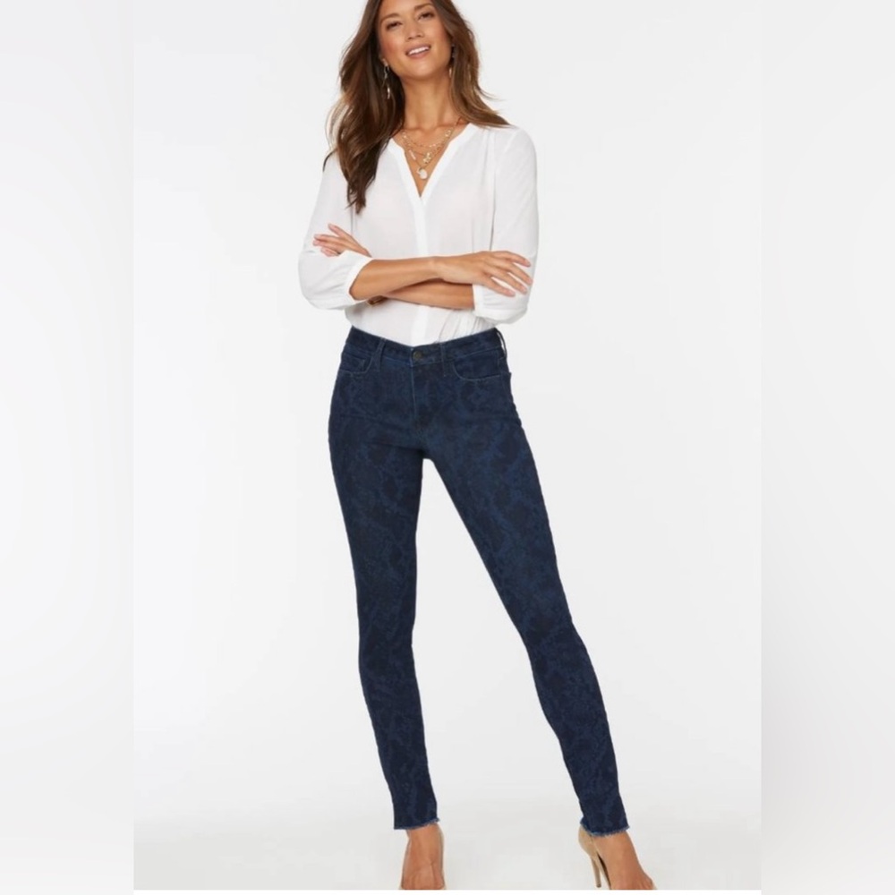 🐍 NYDJ AMI Skinny Jeans | Size 6 | Lift Tuck | Subtle Snake Print